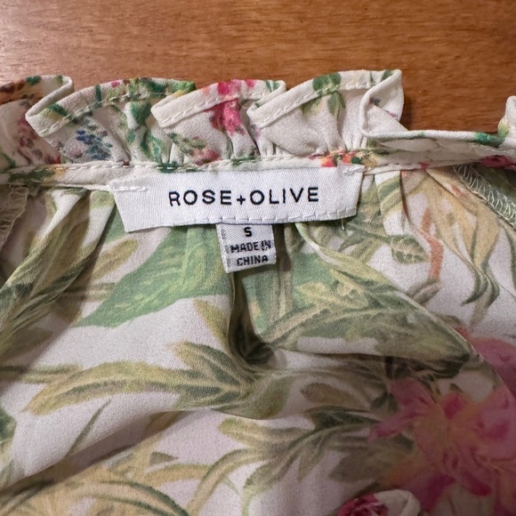 Outfit! (2) Banana Republic trousers + floral top - Picture 3 of 12